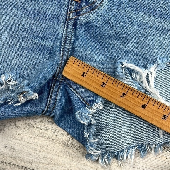 LEVI'S 501 Distressed Destroy Cut-off Jean Shorts Size 31 Button Fly Front Blue - Picture 16 of 17